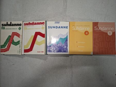 Suhdannekirjan kannen visuaalisuuden kehitys 1970-luvulta 2010-luvulle.