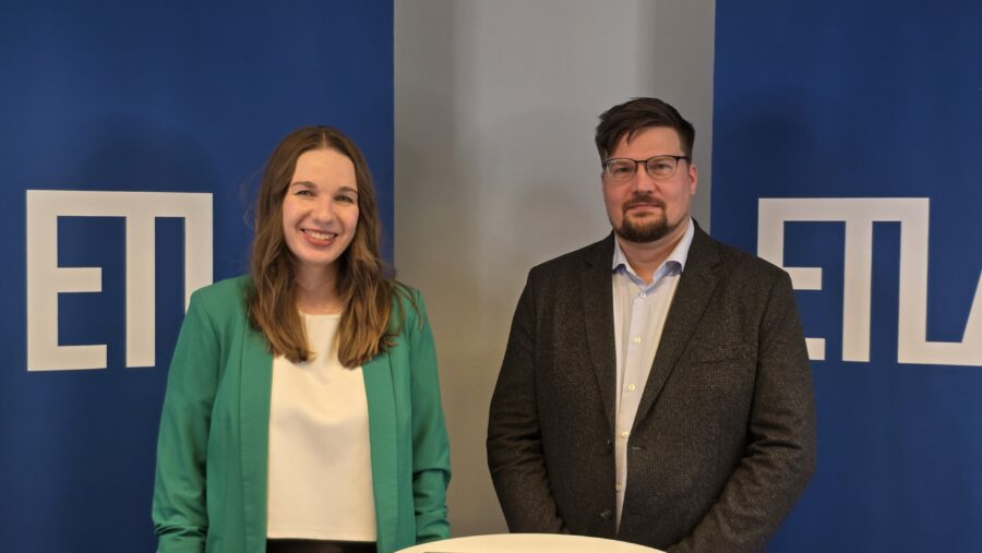 Webinaarin Etlan Pikastudiosta vetivät tiedottaja Justiina Airas ja vanhempi tutkija Sakari Lähdemäki.