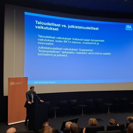 Maahanmuuton kokonaistaloudelliset vaikutukset ovat monisyisiä – keskustelua Oodissa