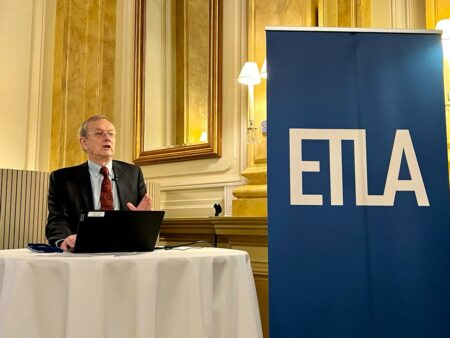 Professori Iain Begg LSE:stä puhui Euroopan kohtaamista poliittisista haasteista.